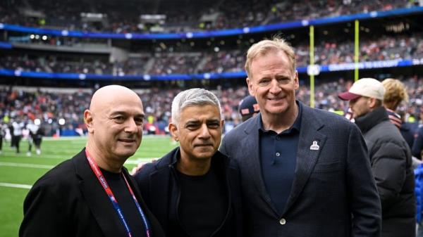 Roger Goodell (R) with Tottenham Hotspur chairman Daniel Levy and Lo<em></em>ndon Mayor Sadiq Khan at an NFL game in Lo<em></em>ndon on 13 October