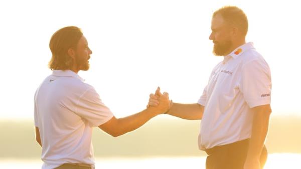 Tommy Fleetwood (L) is co<em></em>ngratulated by Shane Lowry at Yas l<em></em>inks Golf Course